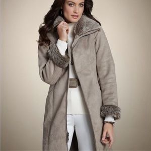 CHICOS LONG WHIMSICAL WHYNEE
FAUX SUEDE/FUR COAT IN OCEAN FOG.
SZ 3/XL